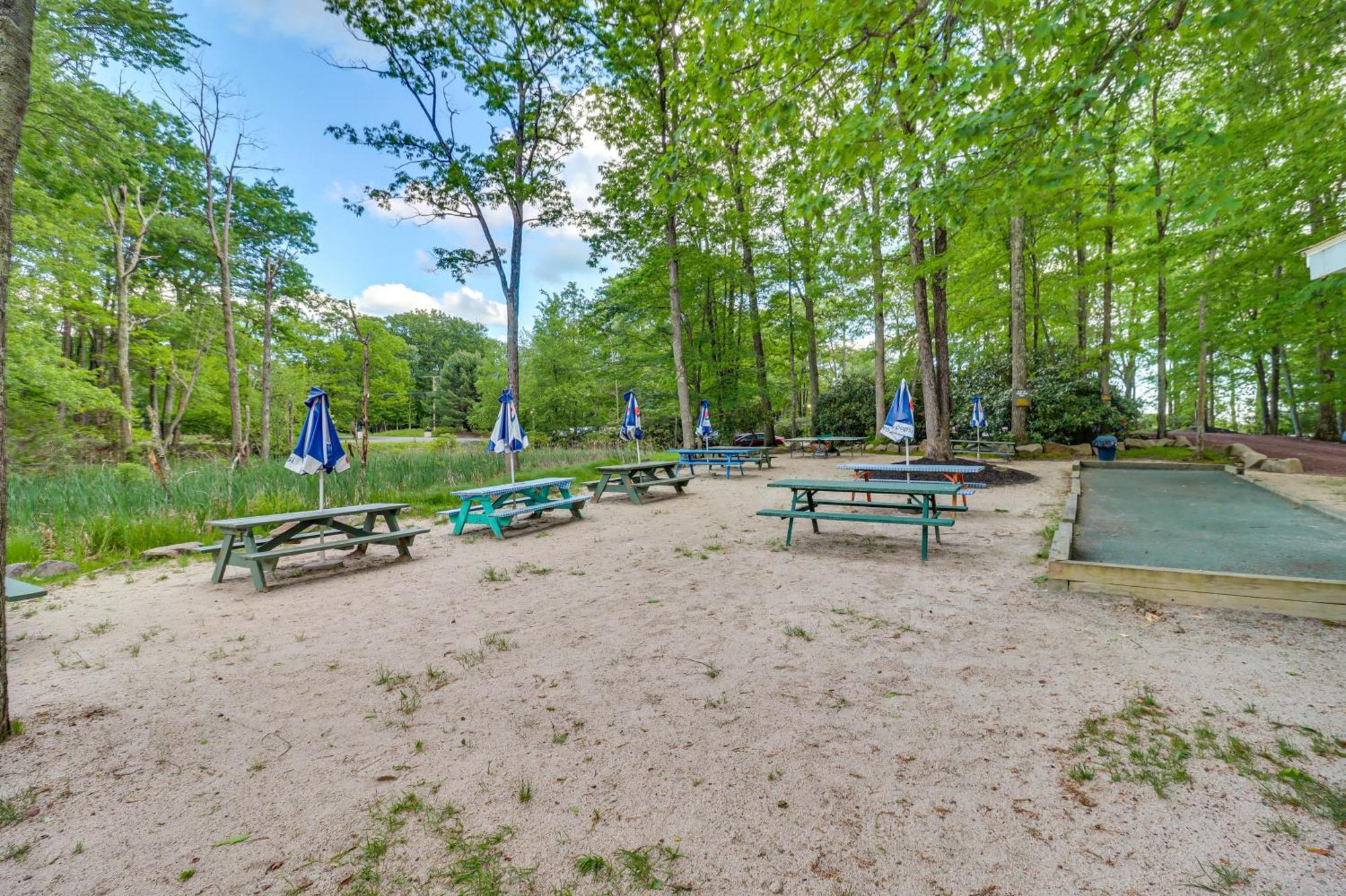 Lake Harmony Home About Half Mi To Big Boulder Mountain Bagian luar foto